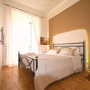 Luxury White House Appartement